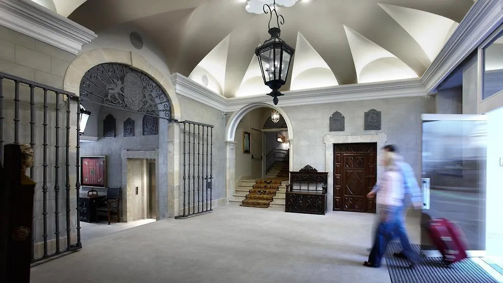 Palacio Guendulain Pamplona 4*,